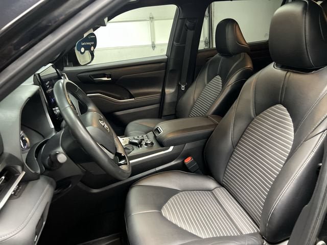Used 2024 Toyota Highlander XSE AWD/4WD image 19