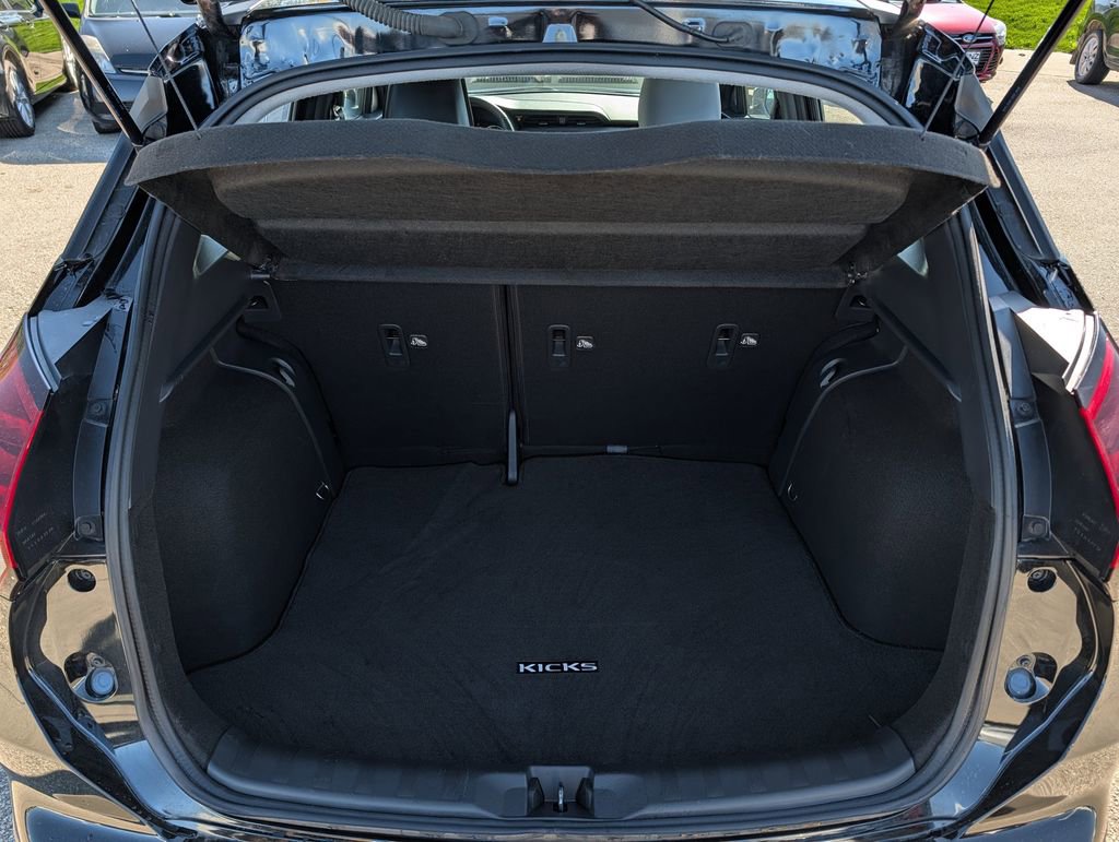 Used 2021 Nissan Kicks SR w/ SR Premium Package FWD image 18