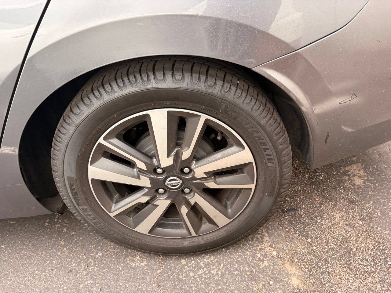 Used 2021 Nissan Versa SV FWD image 7