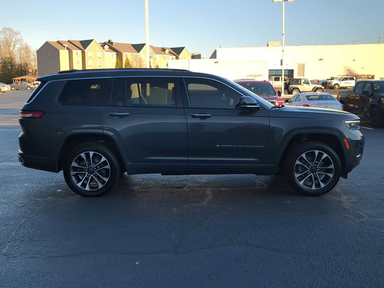 Used 2022 Jeep Grand Cherokee L Overland image 9