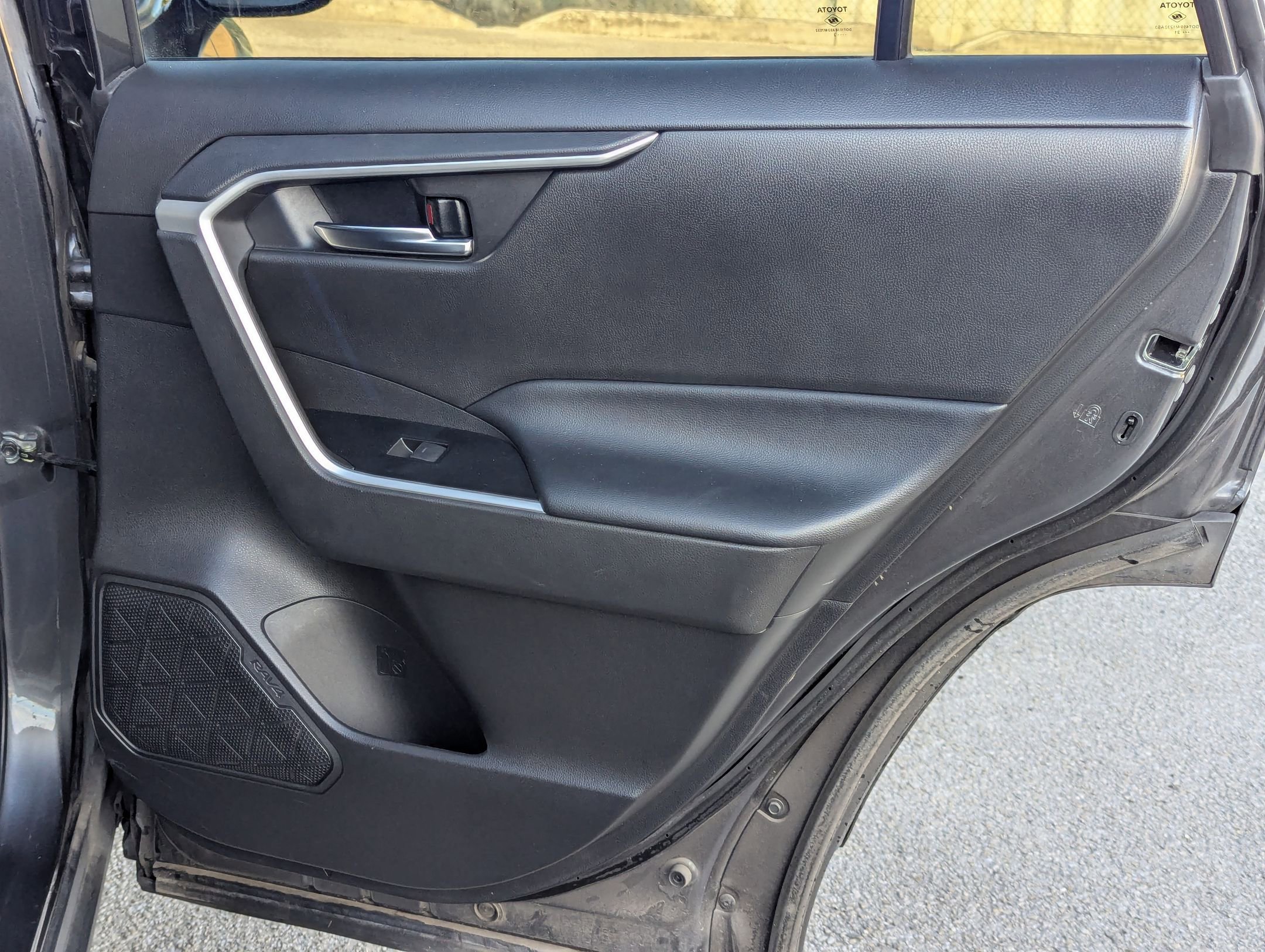 Used 2022 Toyota RAV4 XLE w/ Convenience Package image 26