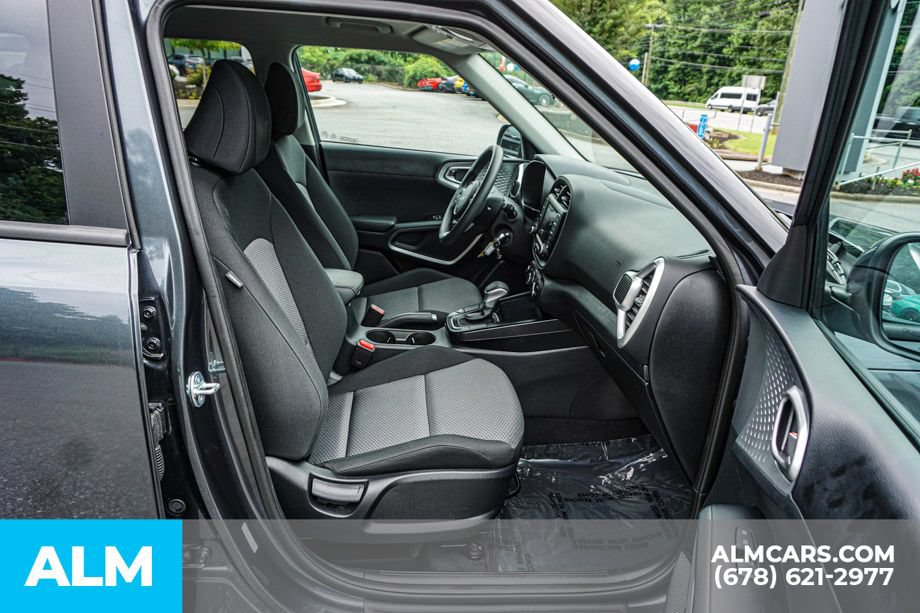 Used 2025 Kia Soul LX w/ LX Technology Package FWD image 23