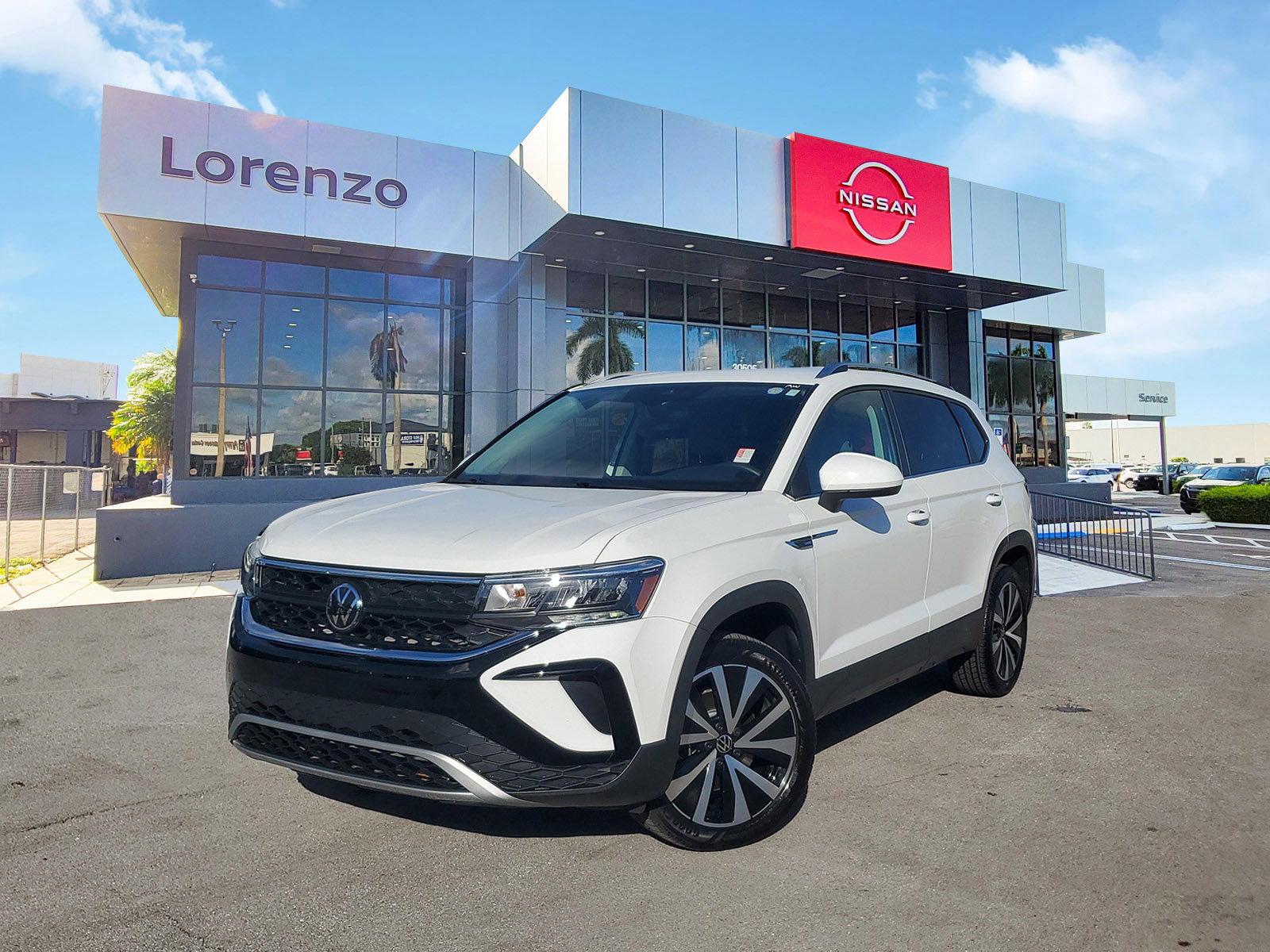 Used 2024 Volkswagen Taos SE image 1