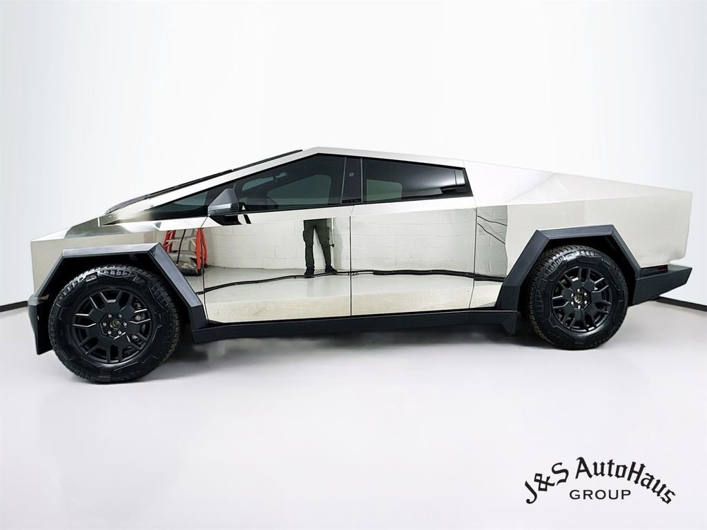 Used 2024 Tesla Cybertruck AWD Crew Cab image 4