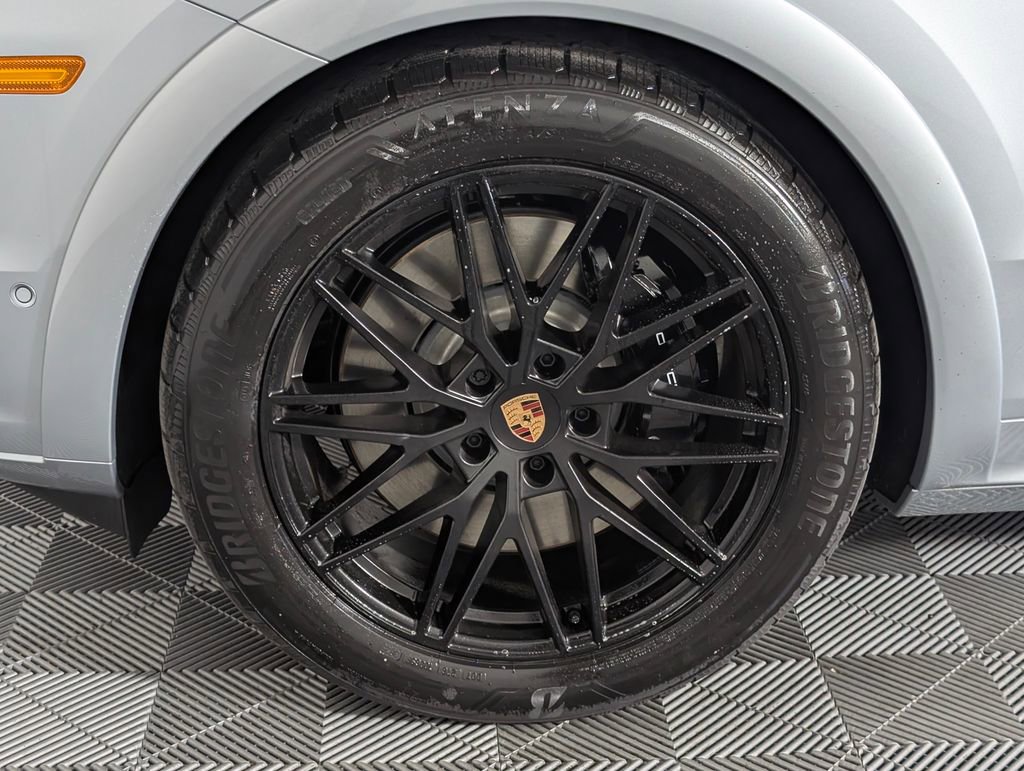 New 2026 Porsche Cayenne GTS image 12