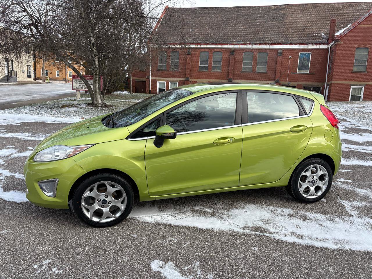 Used 2011 Ford Fiesta SES w/ 301A Rapid Spec Order Code image 4