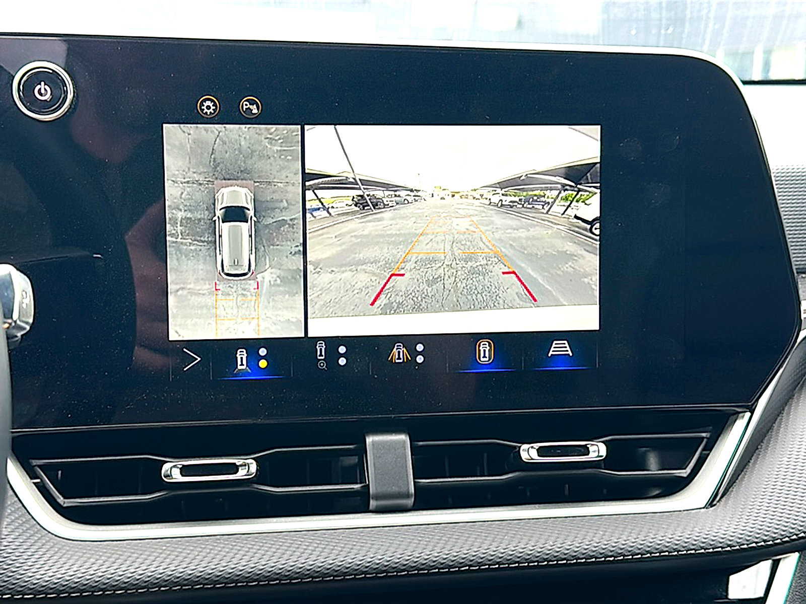 Used 2025 Chevrolet Equinox LT w/ Convenience Package II FWD image 32