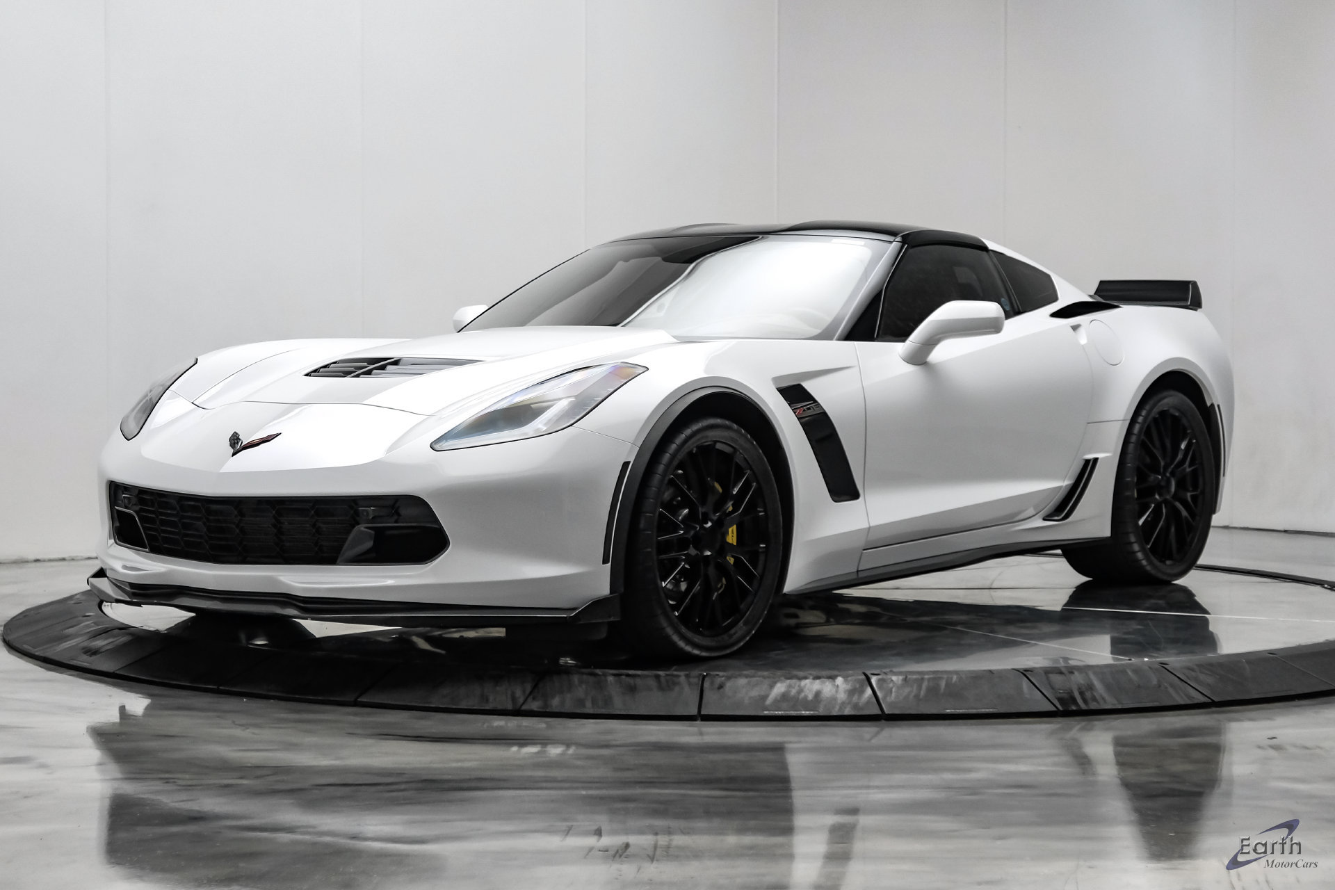 Used 2016 Chevrolet Corvette Z06 w/ 2LZ Preferred Equipment Group RWD image 4