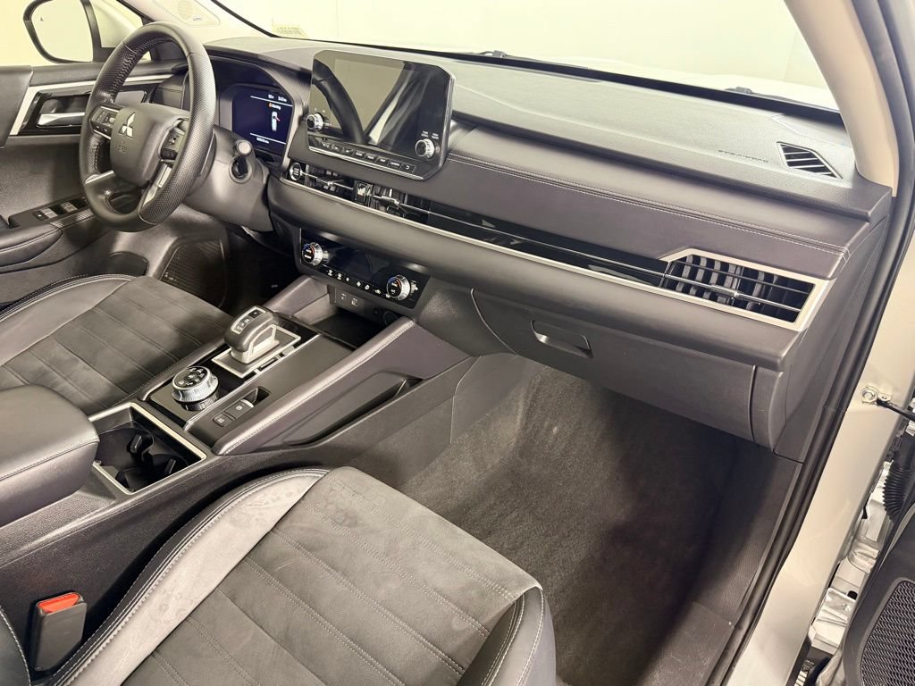 Used 2024 Mitsubishi Outlander SE AWD/4WD image 34