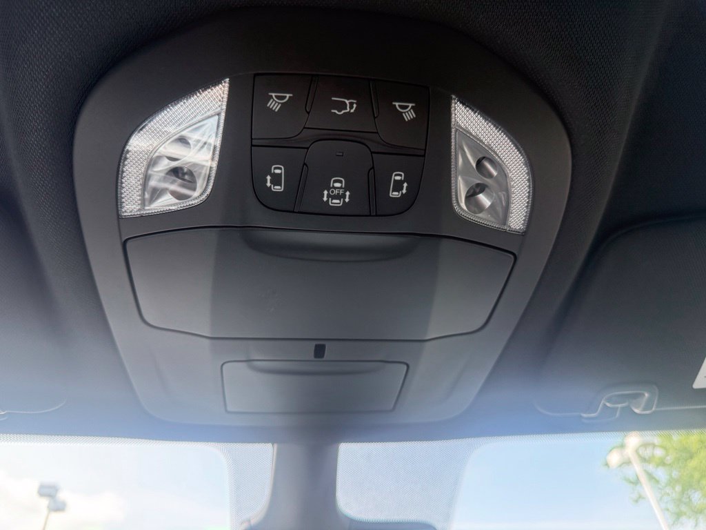 New 2027 Chrysler Pacifica Select FWD image 29
