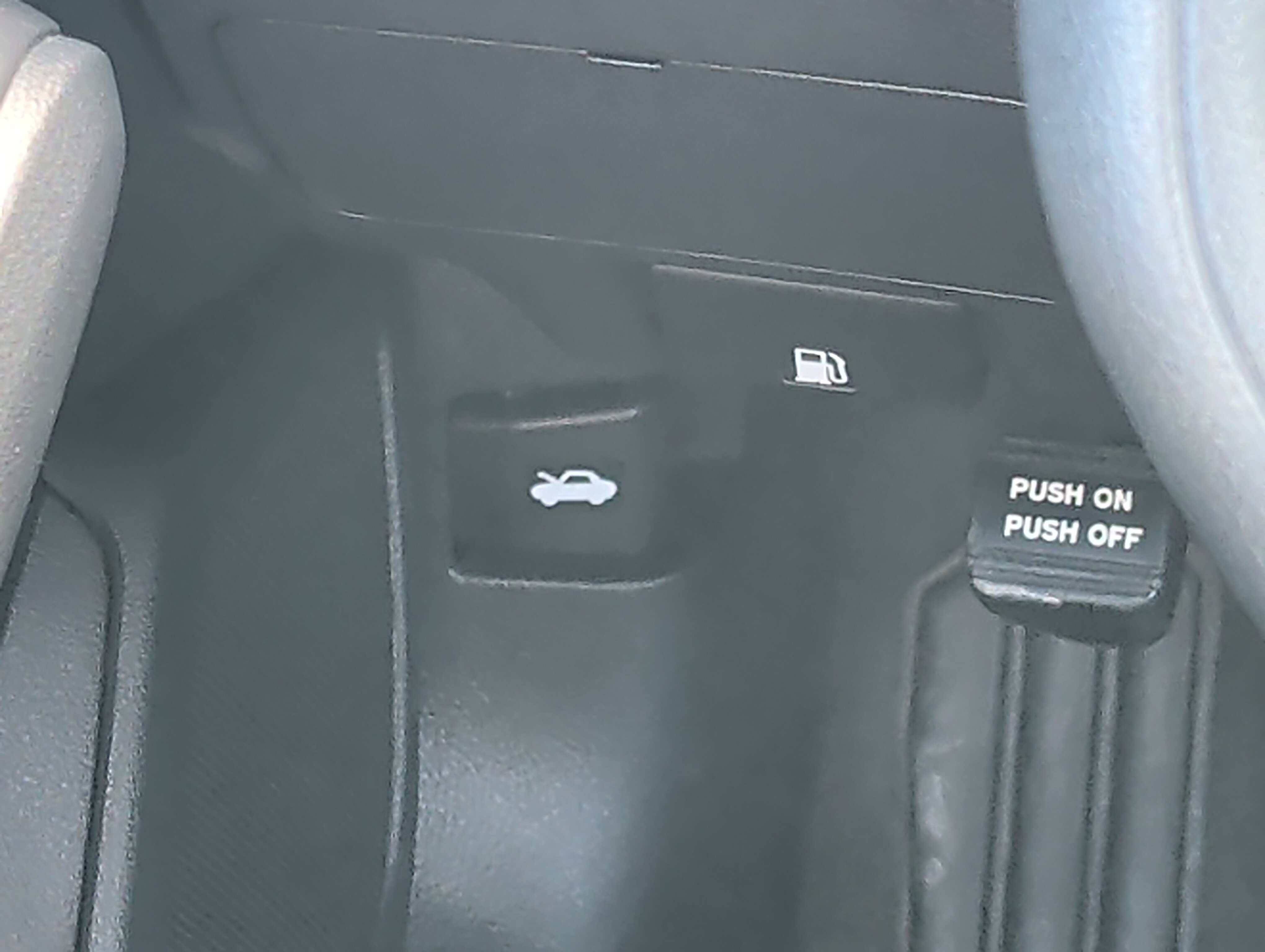 Used 2025 Nissan Altima 2.5 SV FWD image 33