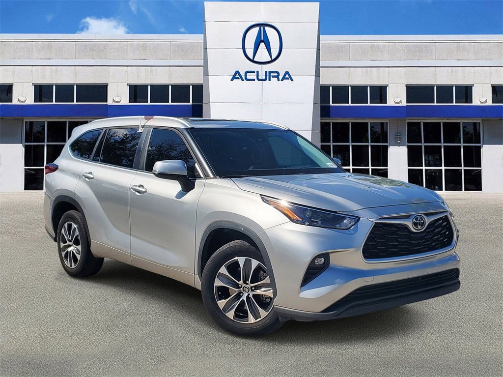 Used 2023 Toyota Highlander XLE image 1