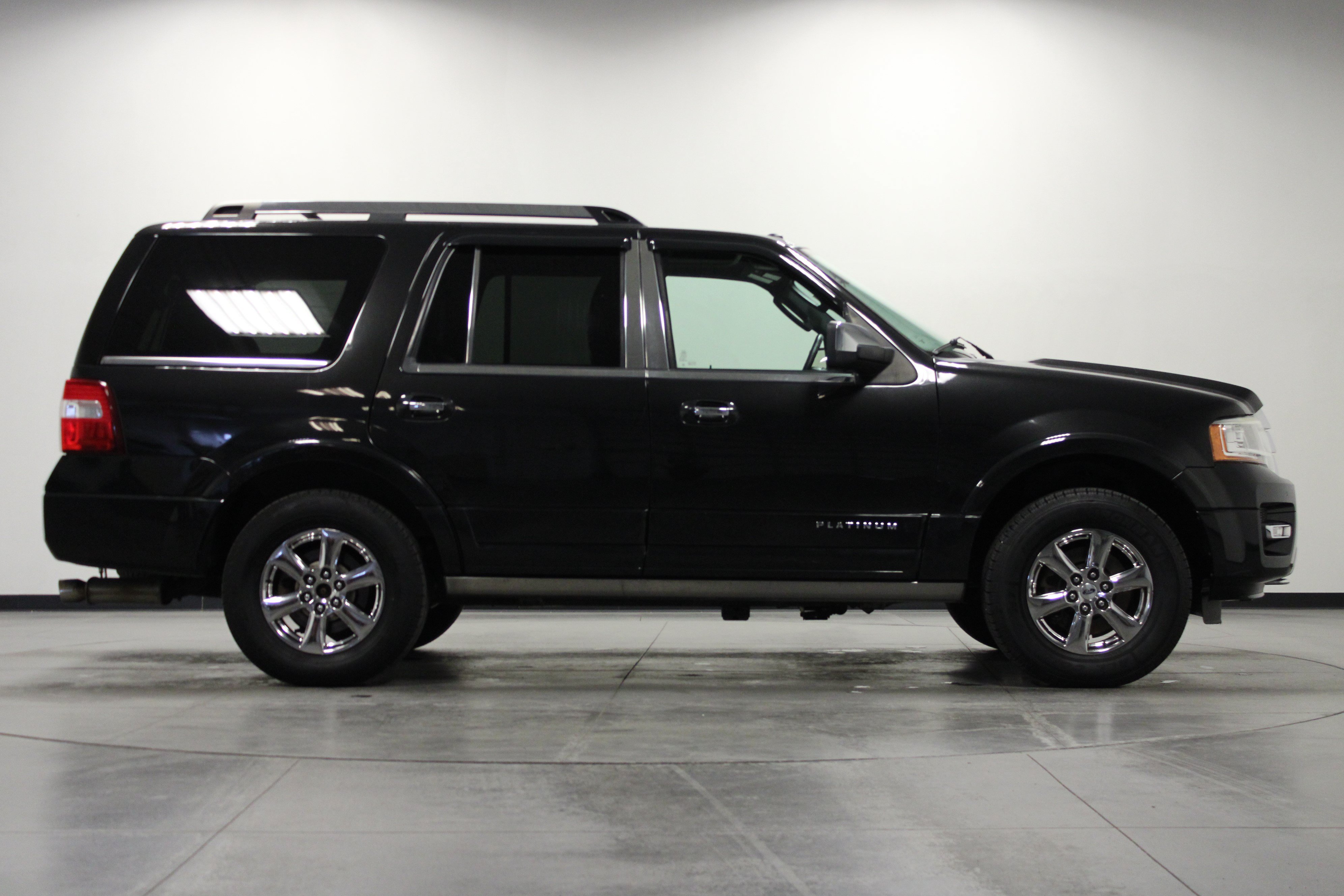 Used 2015 Ford Expedition Platinum AWD/4WD image 3