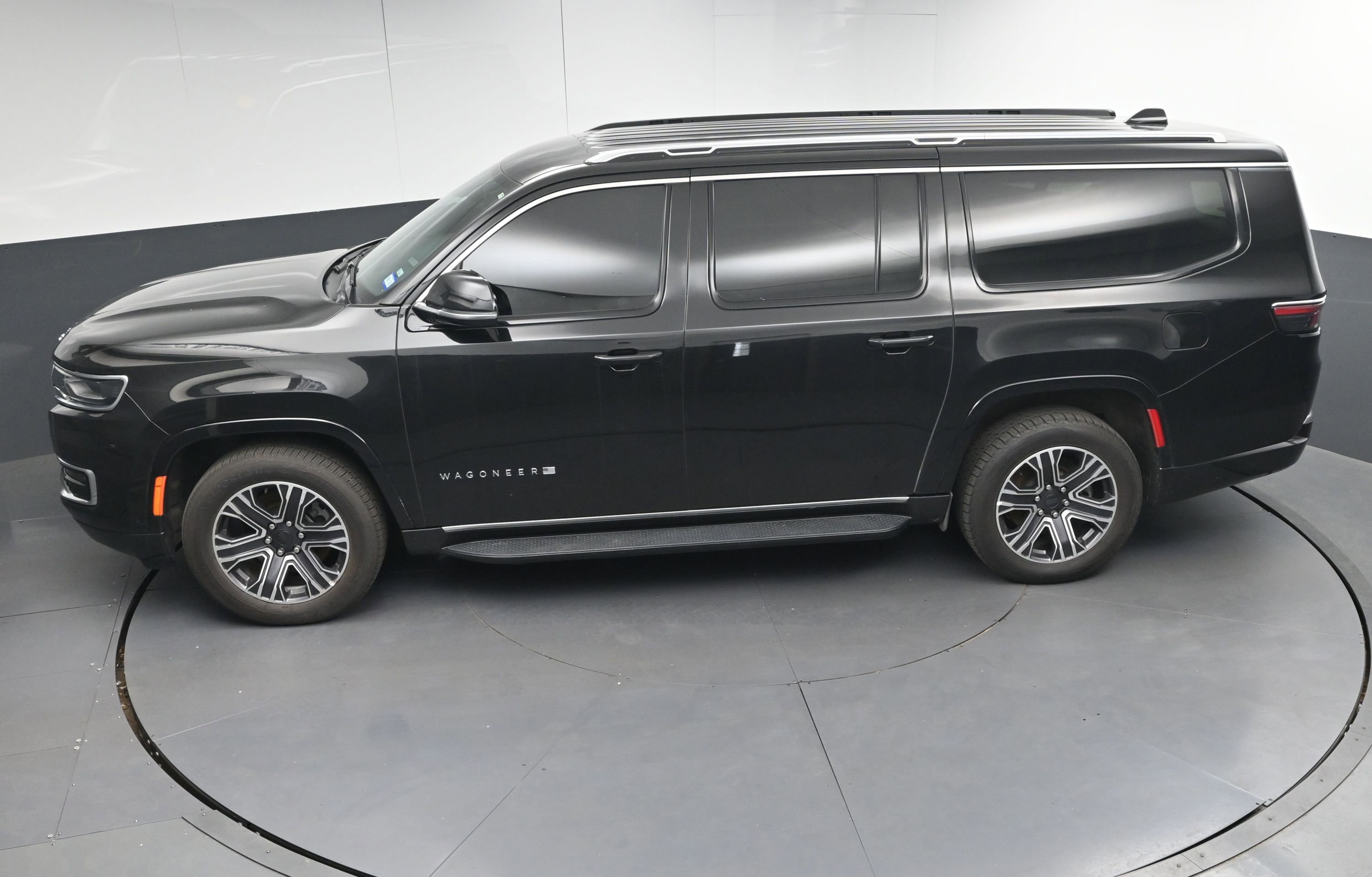 Used 2024 Jeep Wagoneer L Series II w/ Flexible Seating Group image 37