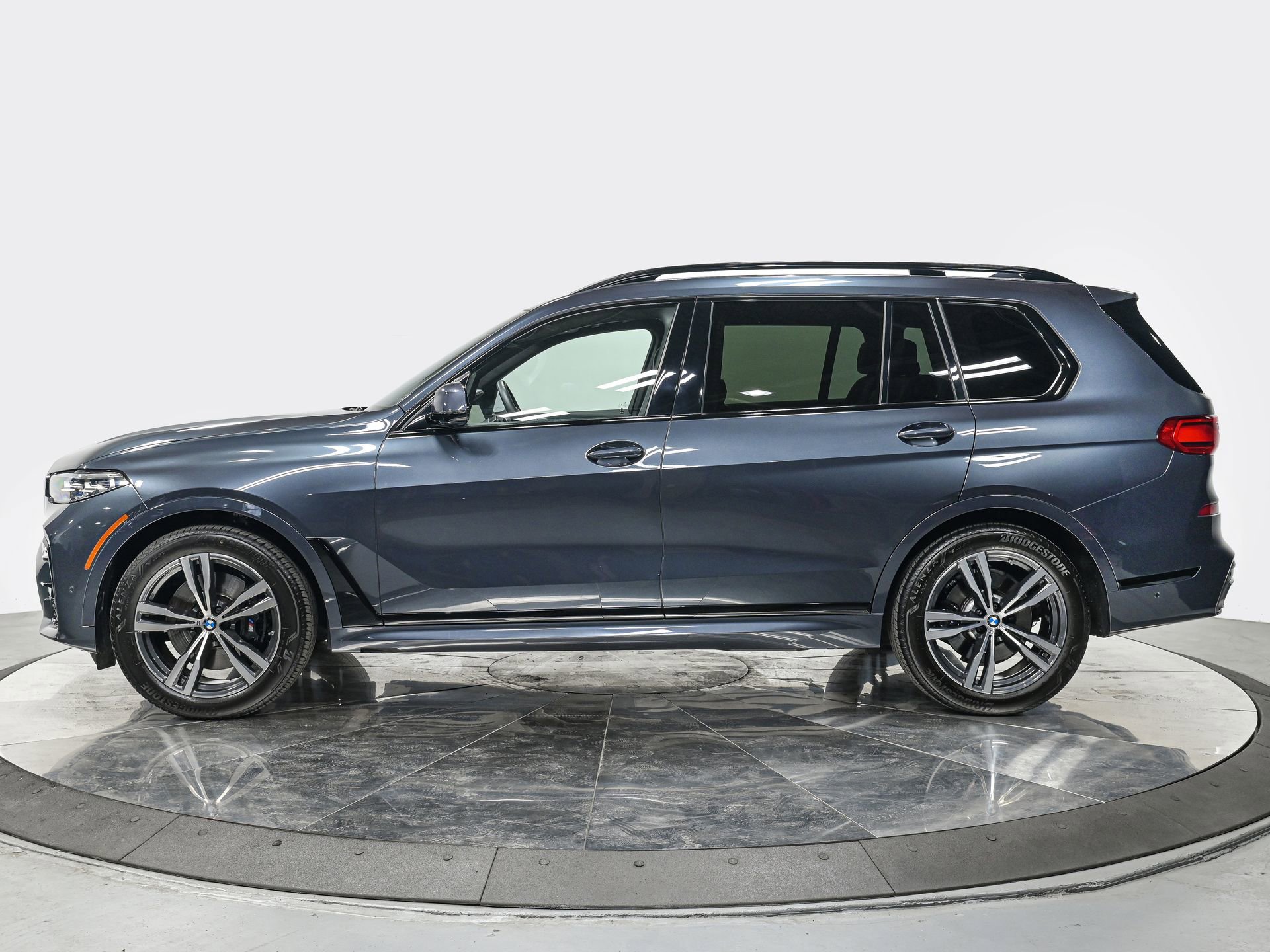 Used 2022 BMW X7 xDrive40i w/ M Sport Package image 2