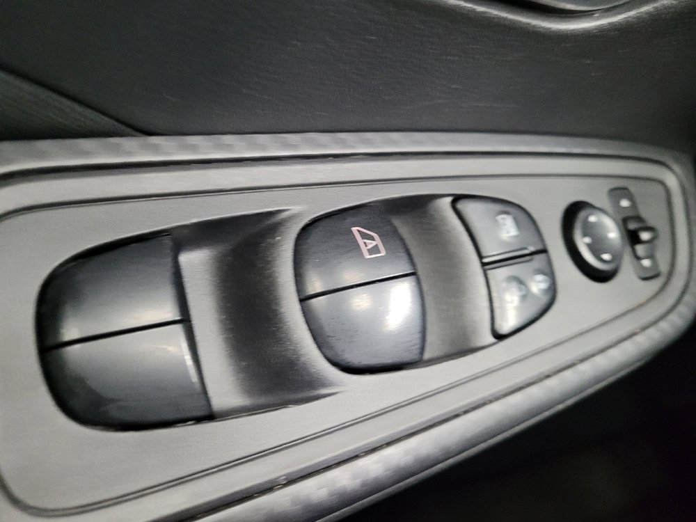 Used 2021 Nissan Versa SV FWD image 27