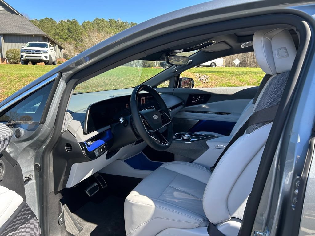 Used 2025 Cadillac Optiq Luxury 1 AWD/4WD image 47