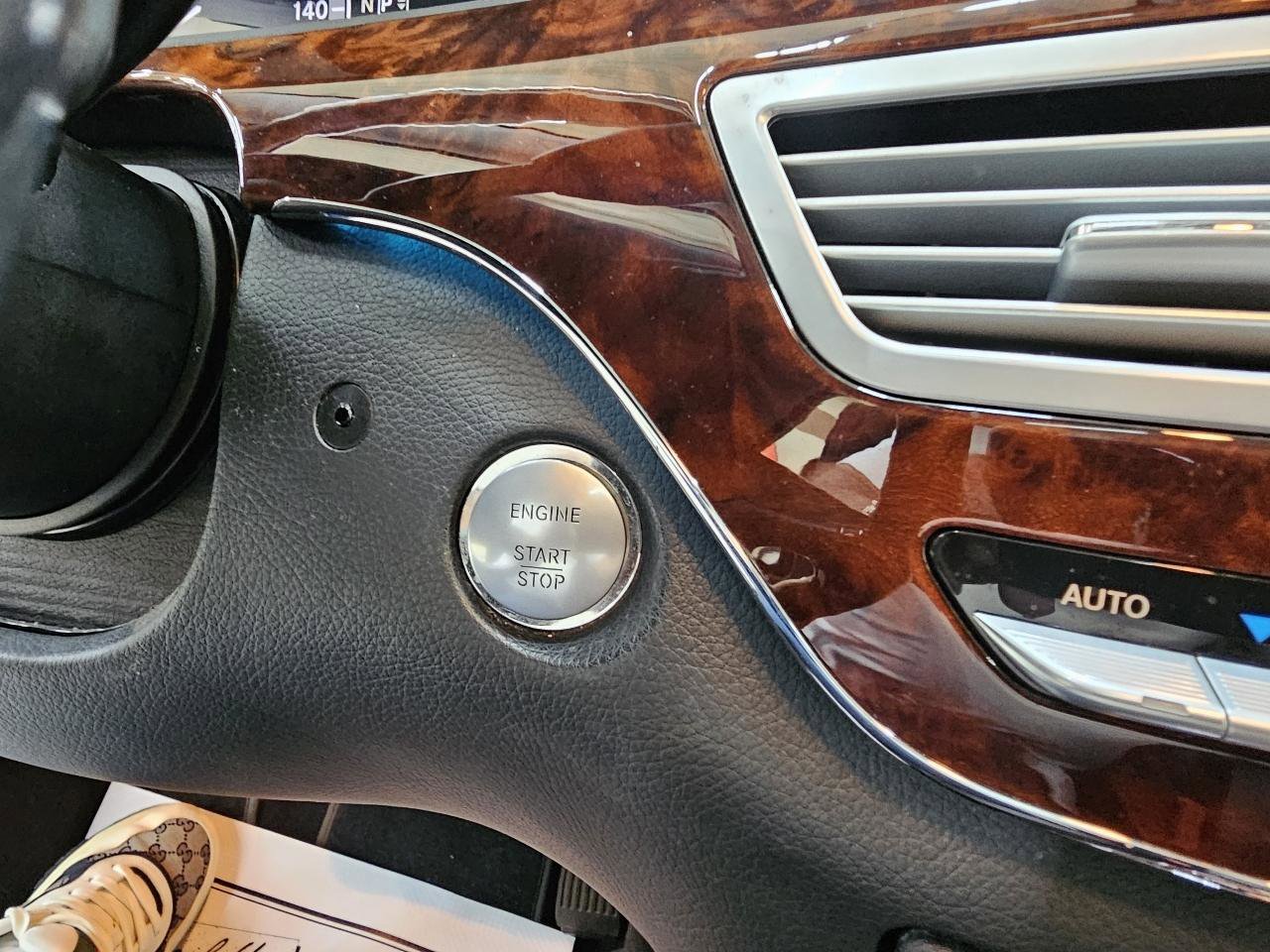 Used 2010 Mercedes-Benz S 550 4MATIC image 36