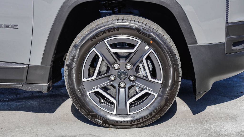 New 2026 Jeep Cherokee Laredo AWD/4WD image 11