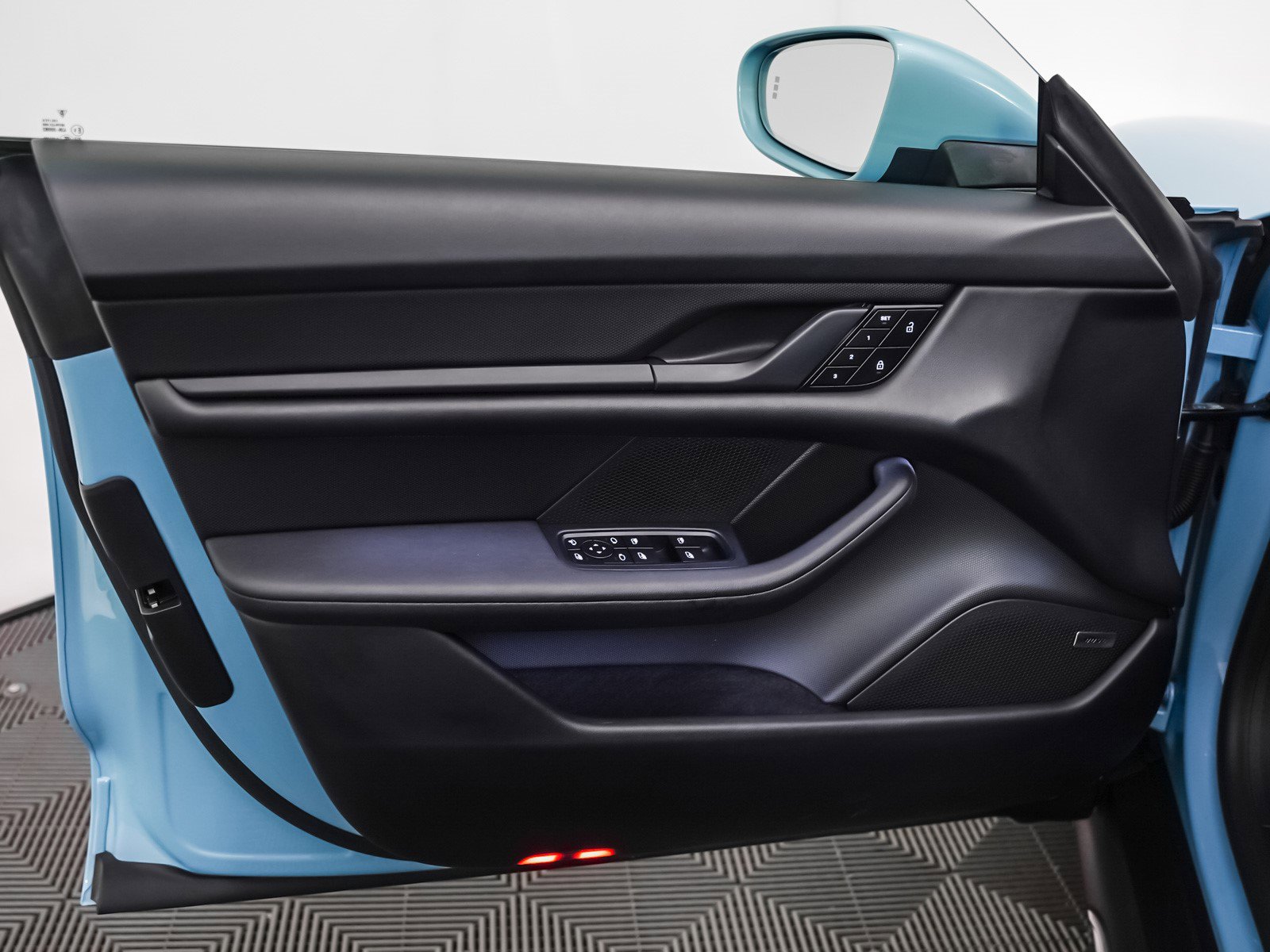 Used 2024 Porsche Taycan 4 Cross Turismo image 25