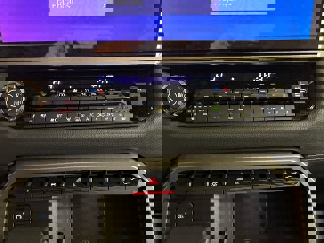 Certified 2026 Toyota Tundra Limited w/ Power Package image 23