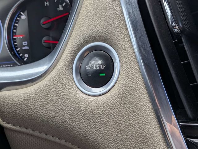 Used 2023 Chevrolet Traverse Premier FWD image 40