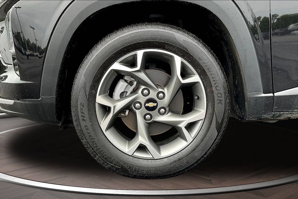 Used 2025 Chevrolet Trax LT FWD image 38