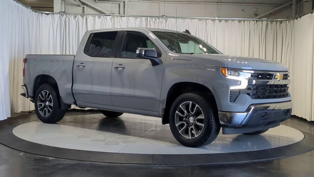Used 2024 Chevrolet Silverado 1500 LT AWD/4WD image 2