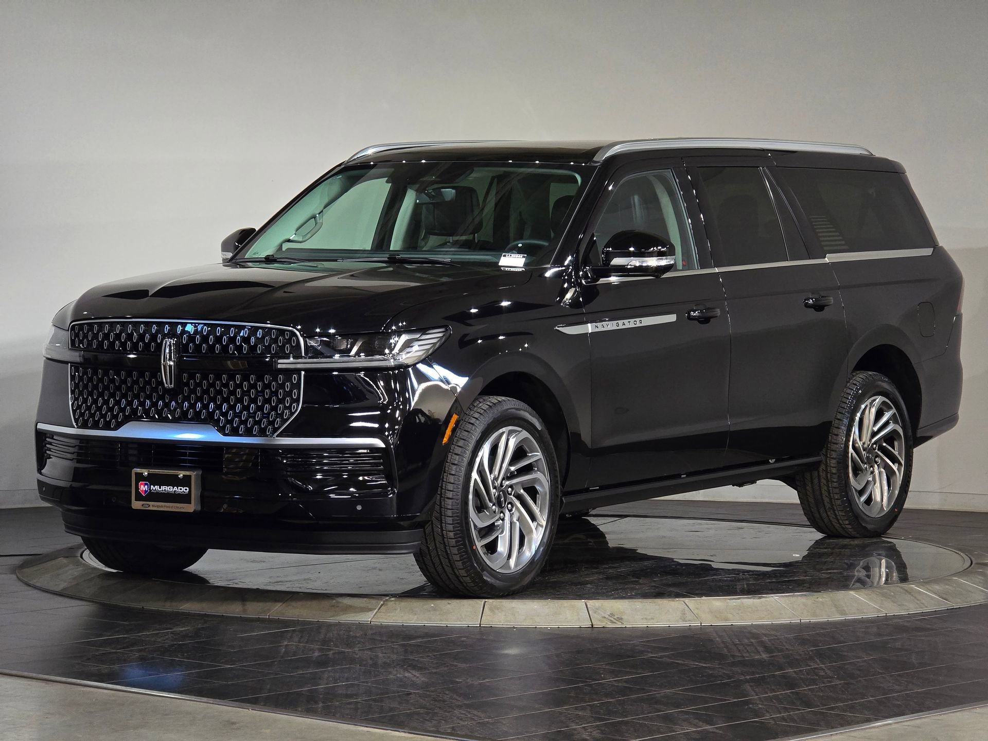 New 2025 Lincoln Navigator L Reserve AWD/4WD video 4