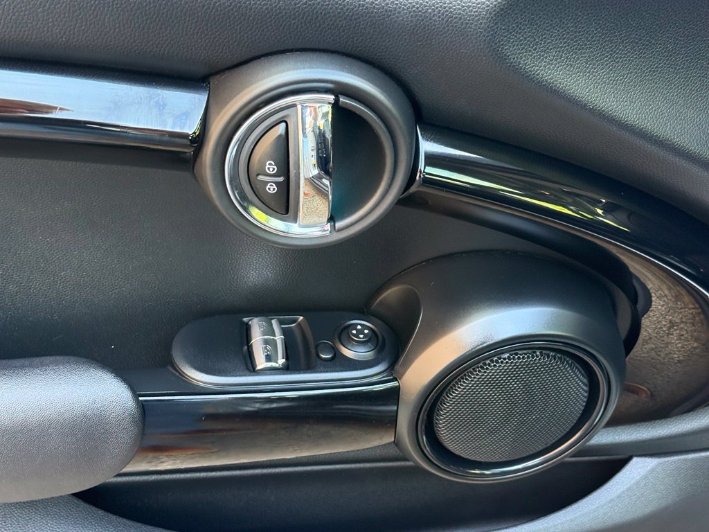 Used 2019 MINI Cooper S w/ Signature Upholstery Package FWD image 12