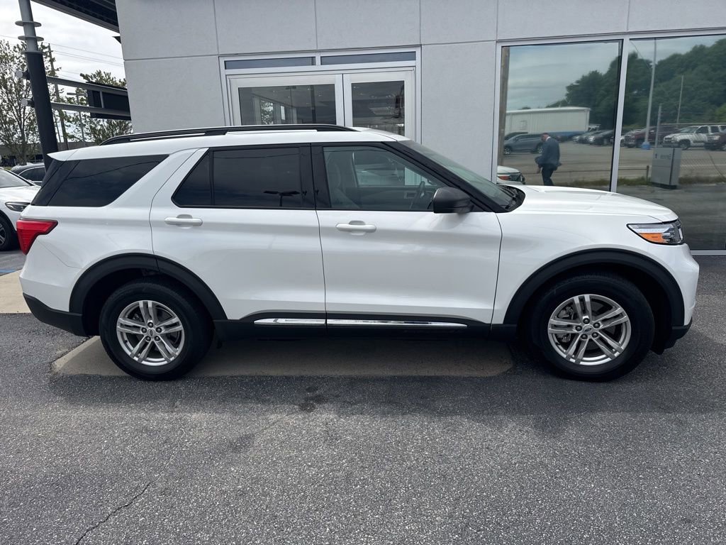 Used 2023 Ford Explorer XLT image 4