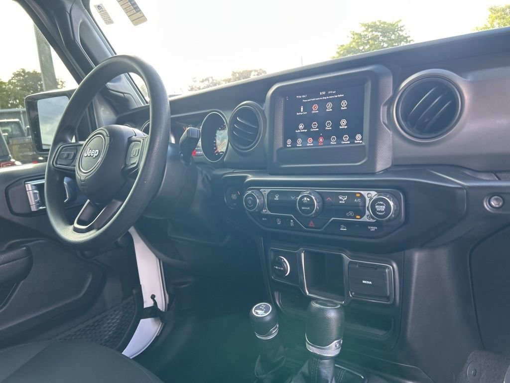 Used 2022 Jeep Wrangler Unlimited Sport image 25