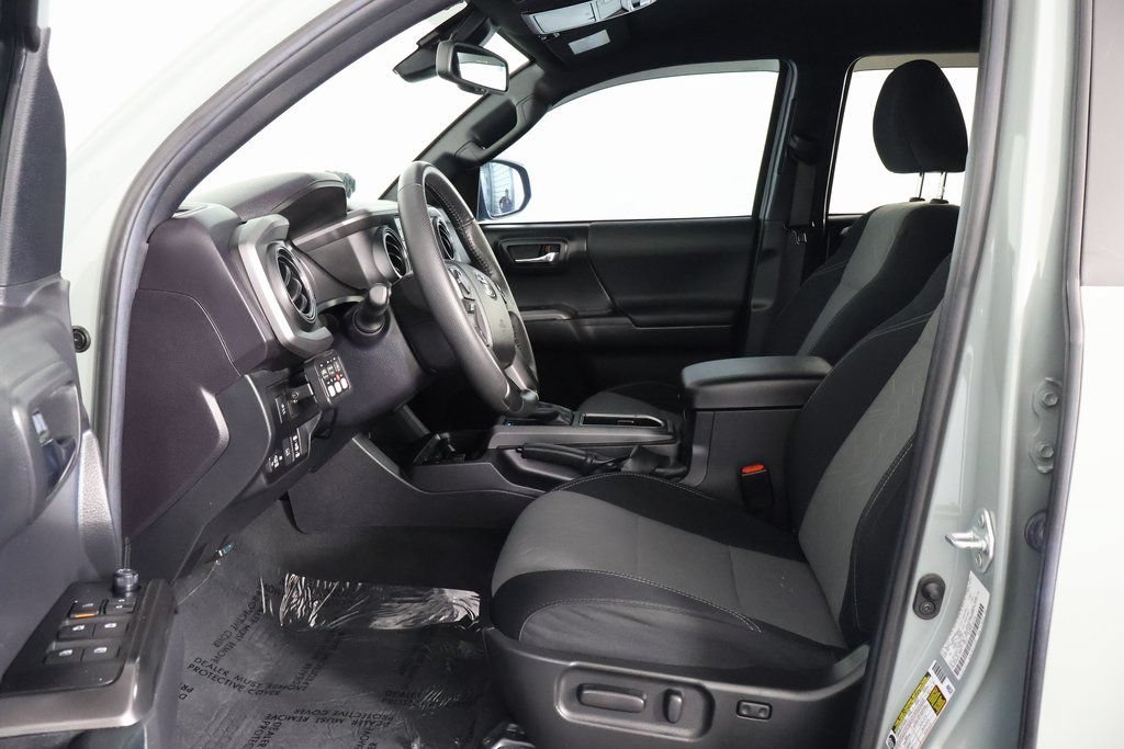 Used 2022 Toyota Tacoma TRD Sport w/ Technology Package AWD/4WD image 10