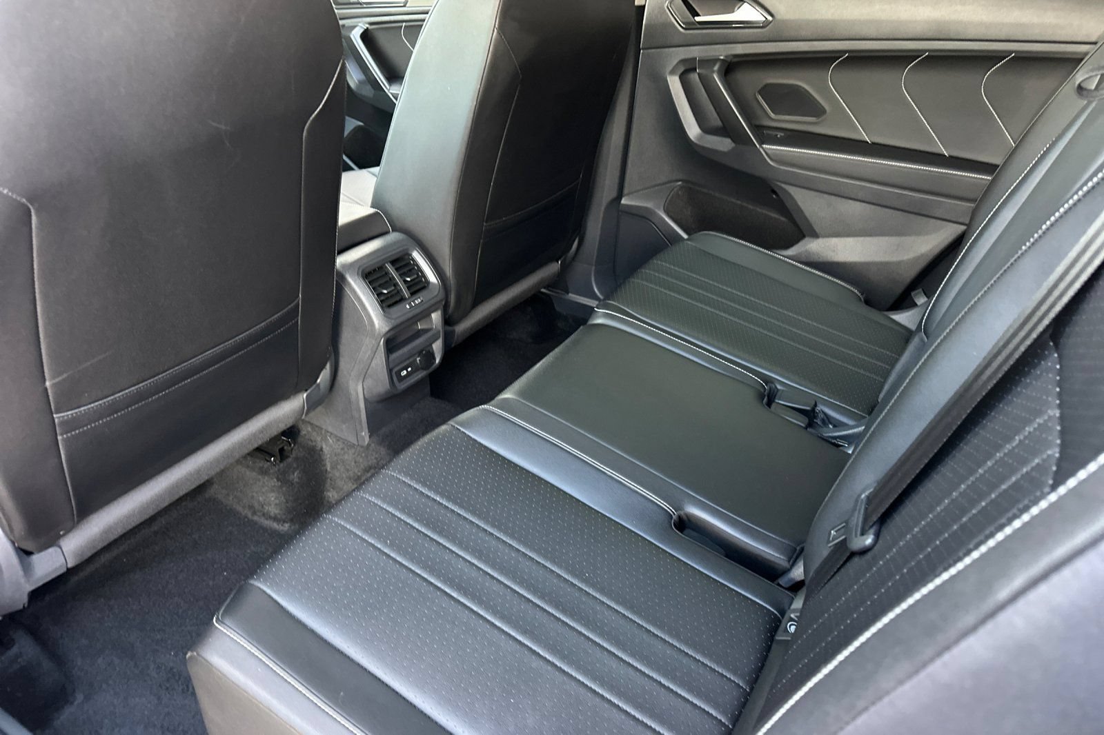 Used 2023 Volkswagen Tiguan SE FWD image 12