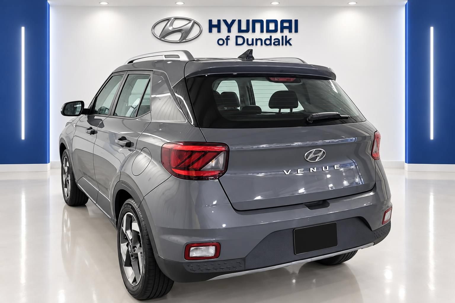 Used 2021 Hyundai Venue SEL w/ Cargo Package FWD image 2