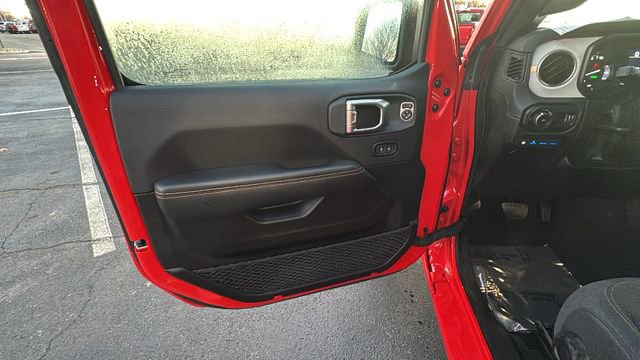 Used 2025 Jeep Wrangler Unlimited Sahara w/ Safety Group AWD/4WD image 11