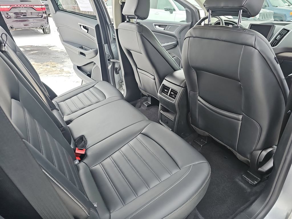 Used 2024 Ford Edge SEL image 11