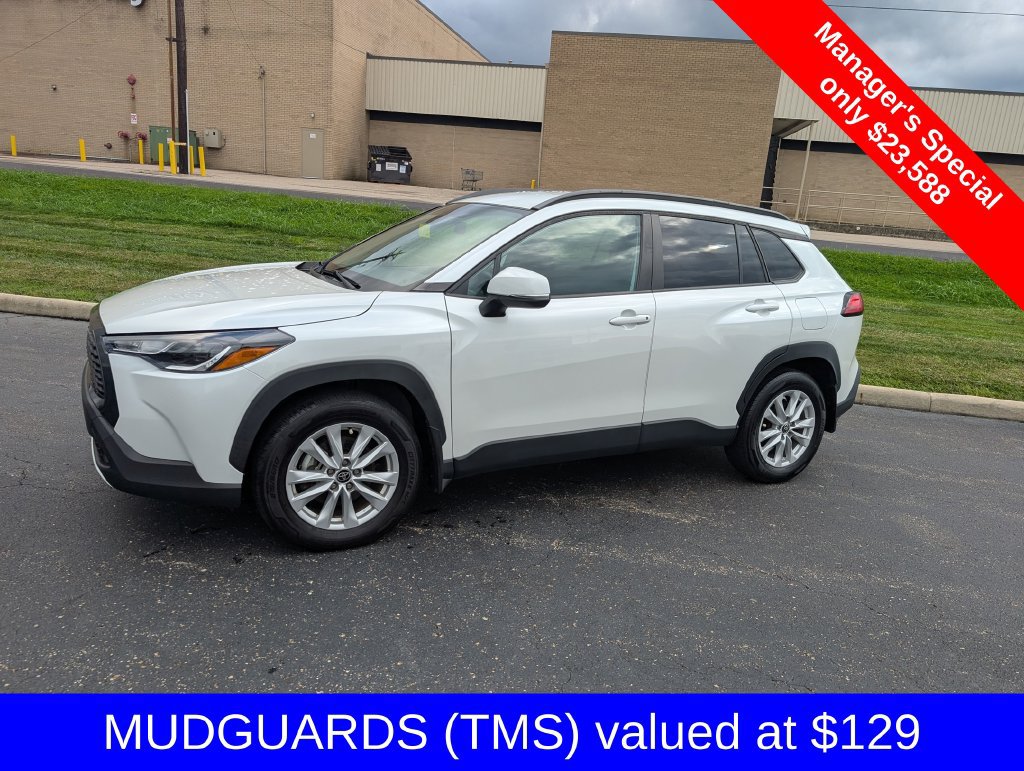 Used 2022 Toyota Corolla Cross LE AWD/4WD image 4