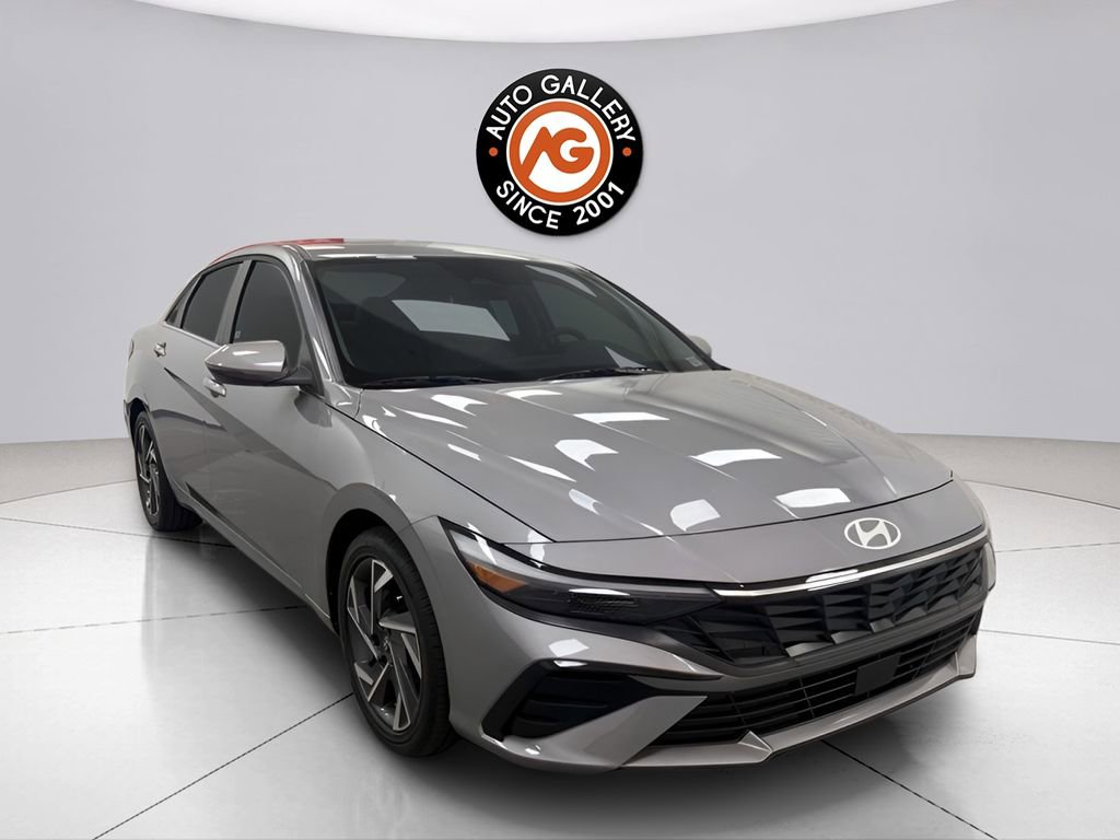 Used 2025 Hyundai Elantra Limited FWD image 1