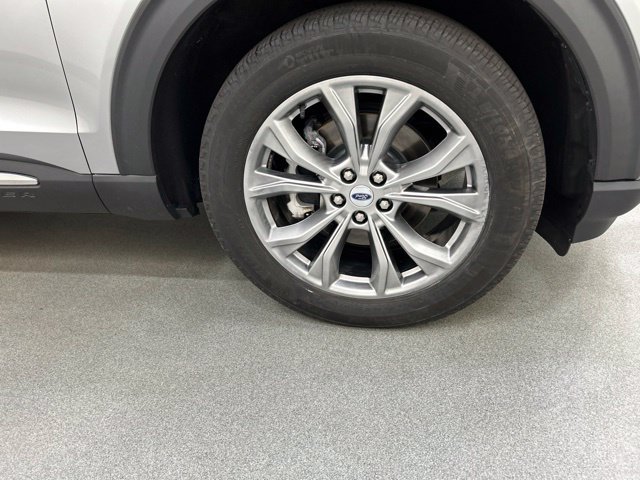 Used 2023 Ford Explorer XLT w/ Equipment Group 202A AWD/4WD image 29