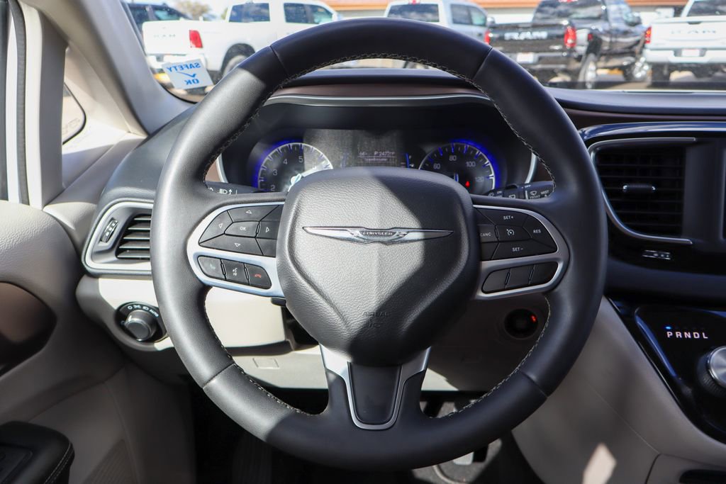 Used 2022 Chrysler Voyager LX FWD image 25