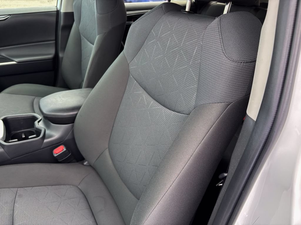 Used 2025 Toyota RAV4 XLE AWD/4WD image 19