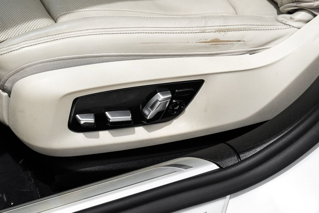 Used 2020 BMW 740i w/ Premium Package RWD image 40