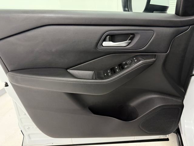 Used 2024 Nissan Rogue SV FWD image 30