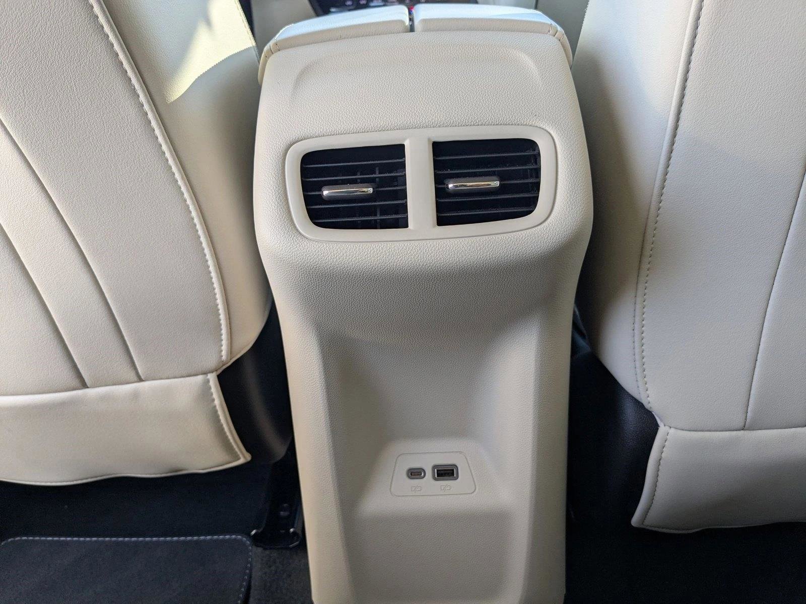 Used 2023 Buick Envision Essence AWD/4WD image 19