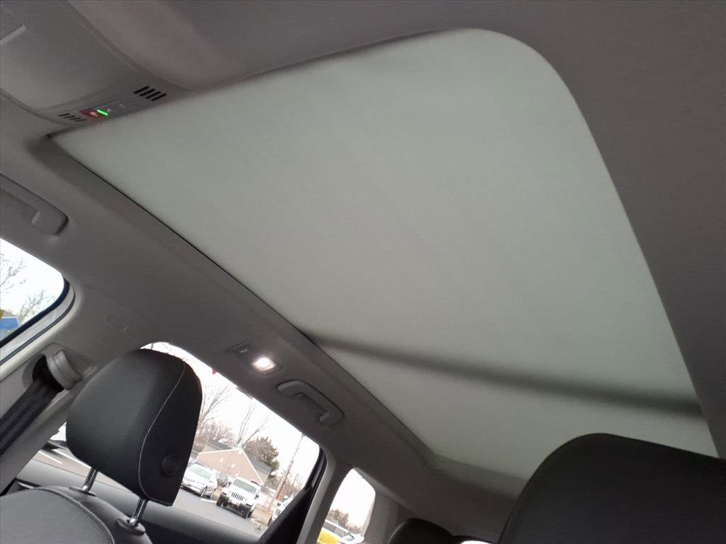 Certified 2023 Volkswagen Taos SE w/ Panoramic Sunroof Package image 13