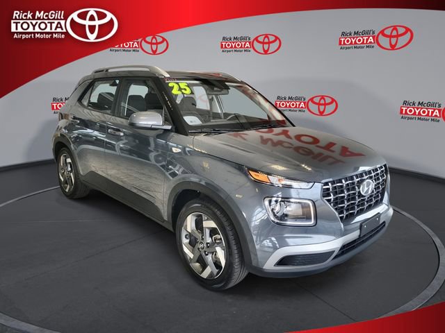 Used 2025 Hyundai Venue SEL image 1