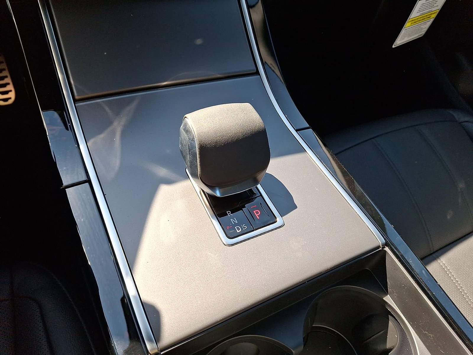 Certified 2025 Land Rover Range Rover Evoque Dynamic SE image 25