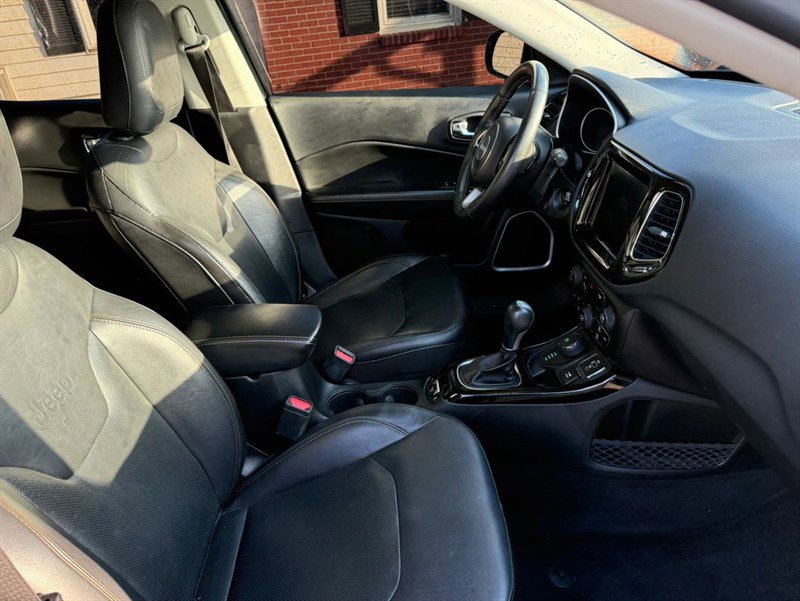 Used 2018 Jeep Compass Limited w/ Safe & Security Group AWD/4WD image 32