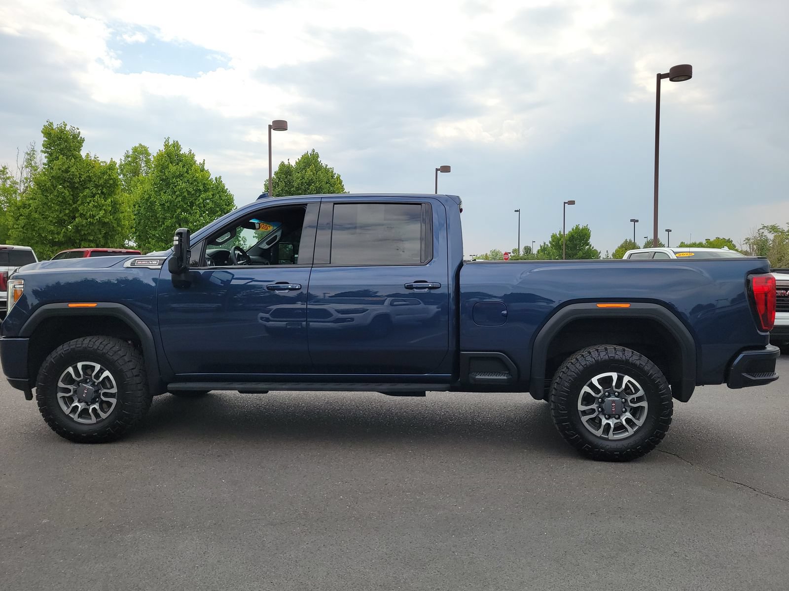Used 2022 GMC Sierra 2500 AT4 w/ AT4 Preferred Package AWD/4WD image 6